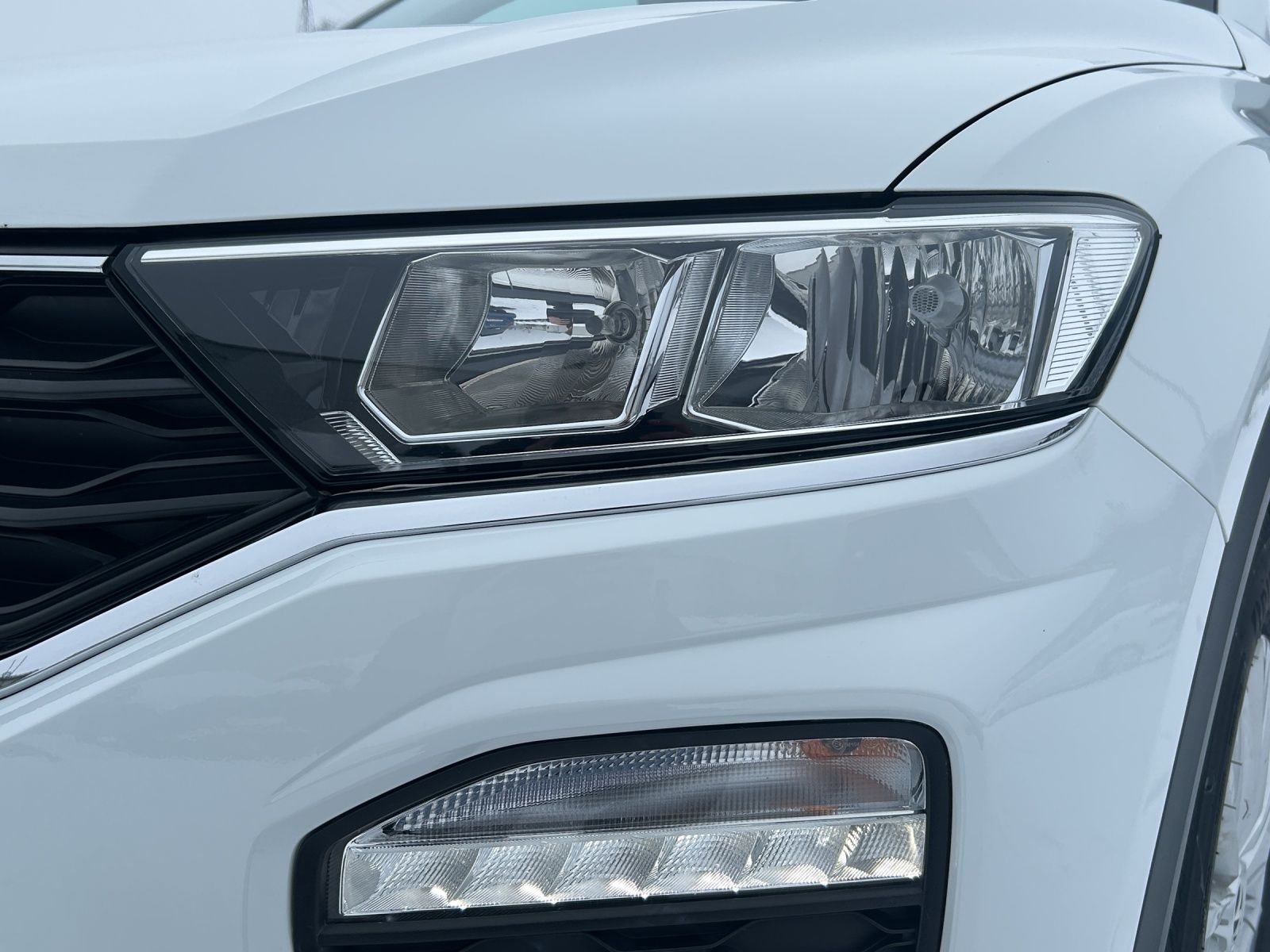 Fahrzeugabbildung Volkswagen T-Roc TSI ACC PDC SH LM