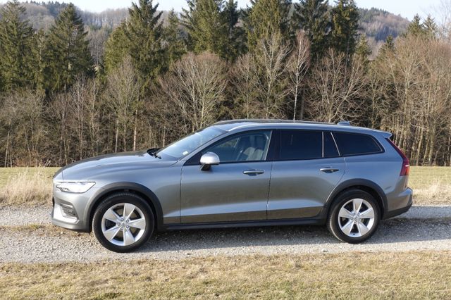 Volvo V60 Cross Country B5 B AWD /AHK/360°/H&K/