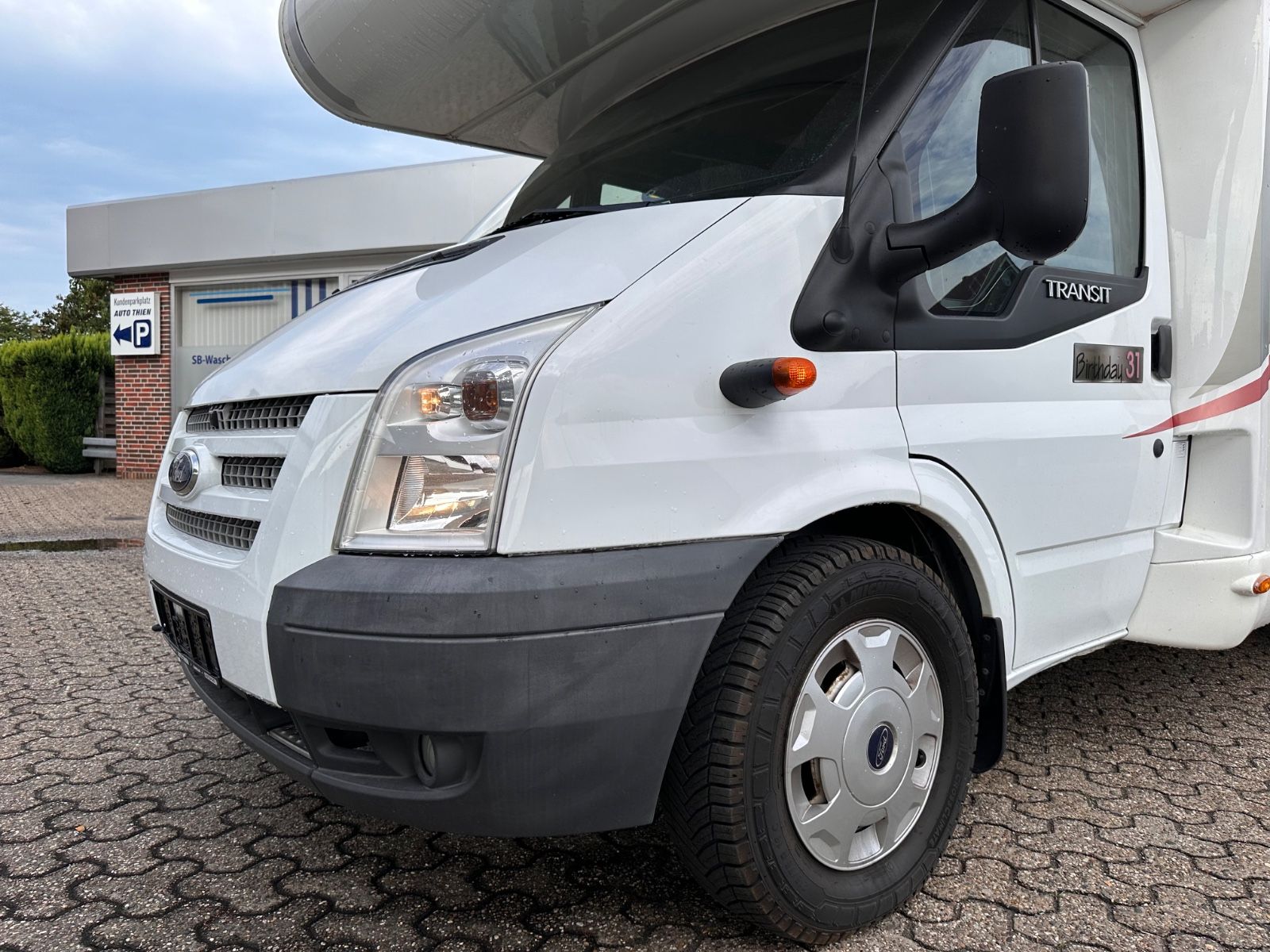 Fahrzeugabbildung Challenger Birthday 31 M14 140CH Transit WC/AHK