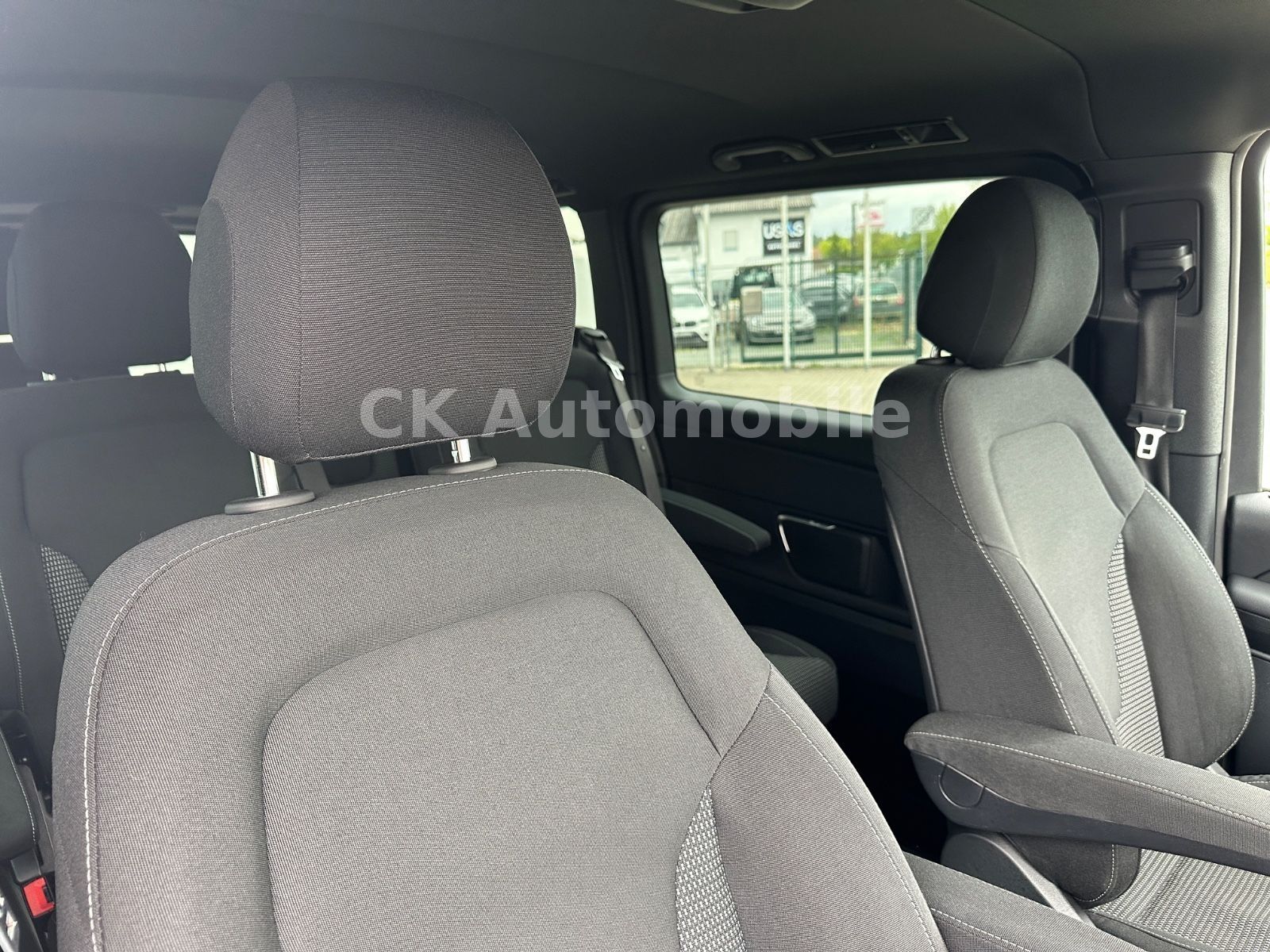 Fahrzeugabbildung Mercedes-Benz V 250d Edition 4MATIC Kompakt AMG-Line / 6 Sitze
