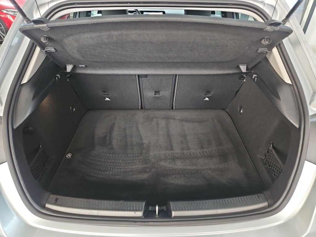 Fahrzeugabbildung Mercedes-Benz A 200 Progressive AHK Navi LED SHZ KAM SpurH
