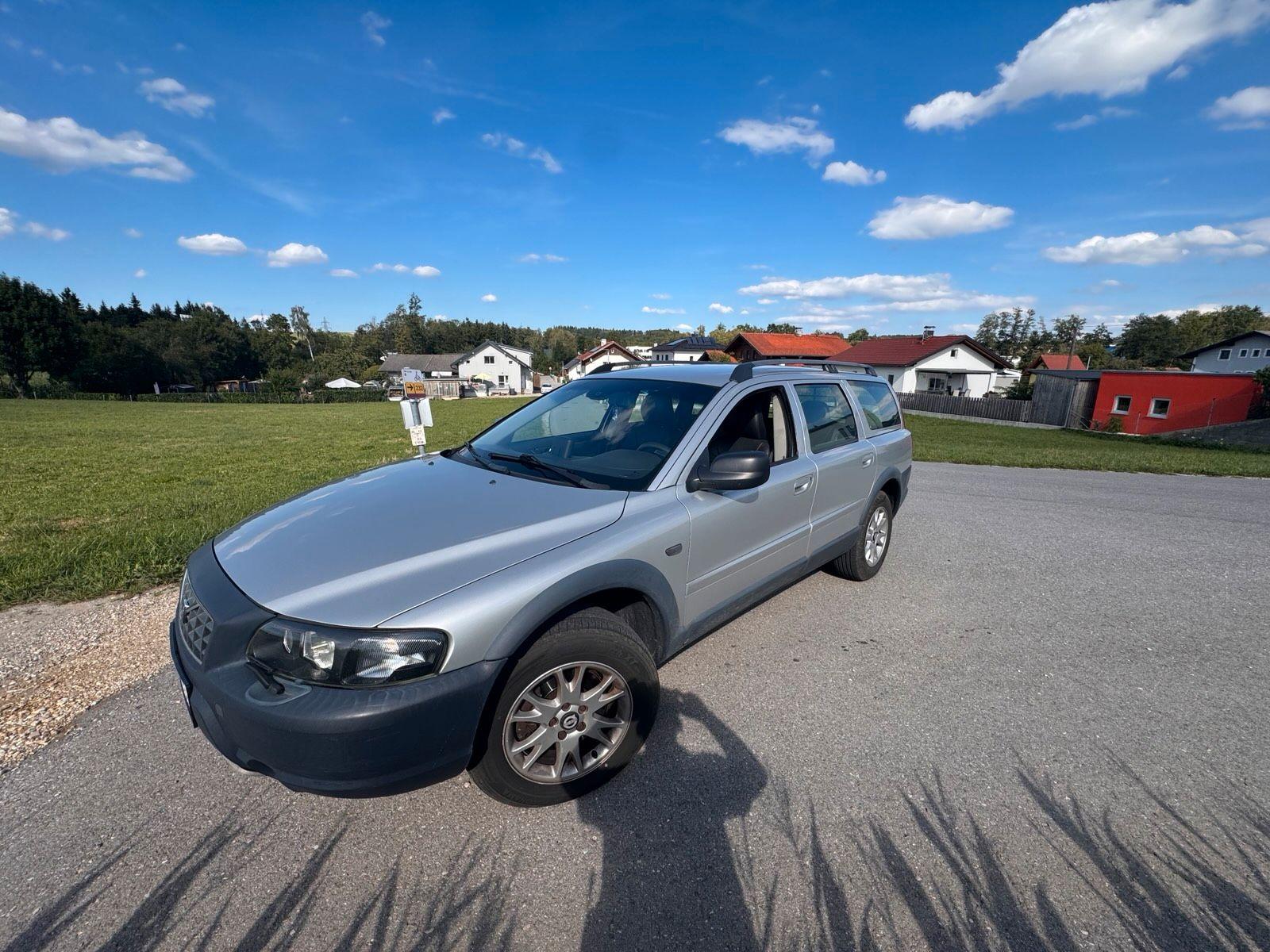 Volvo XC70 2004 — rear view