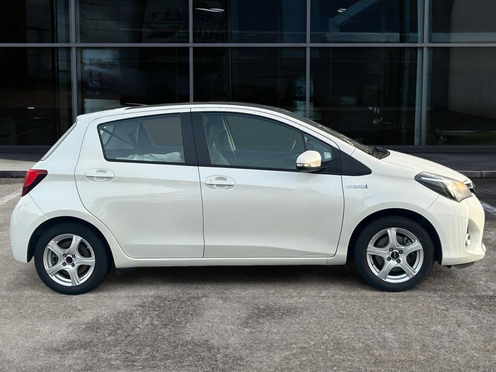 Fahrzeugabbildung Toyota Yaris Hybrid 1.5 VVT-i Lounge