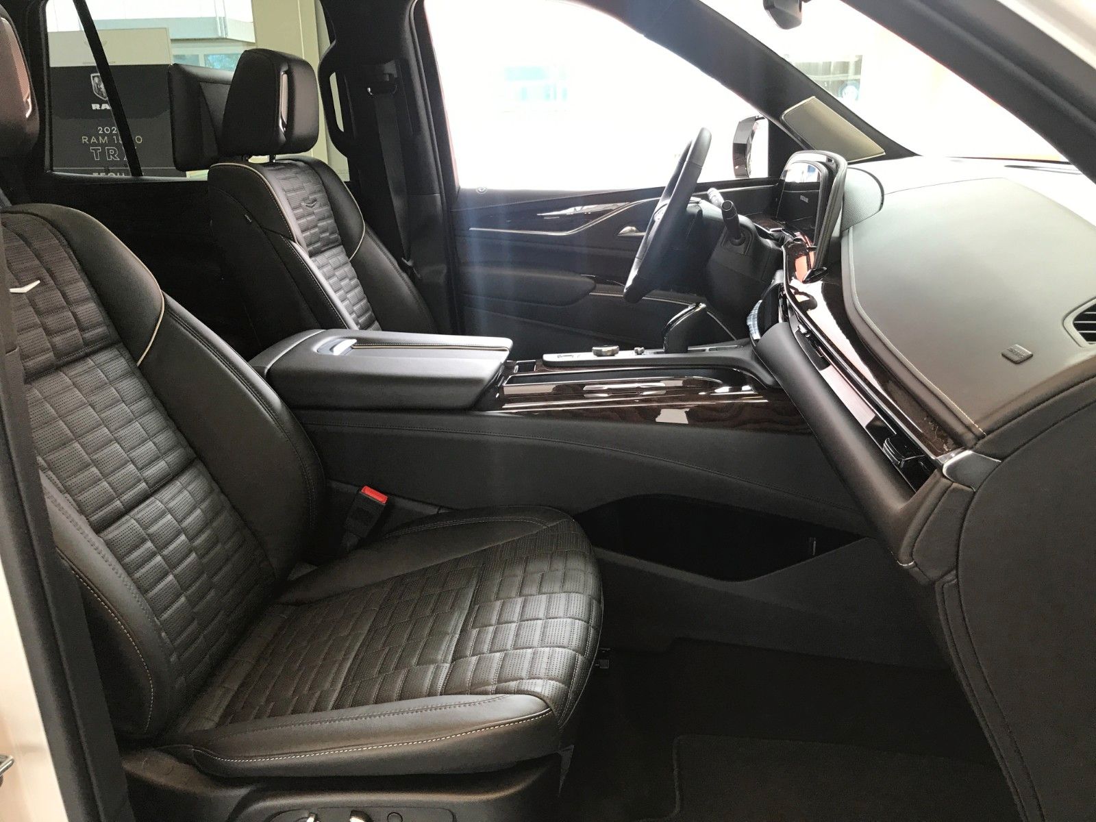 Fahrzeugabbildung Cadillac Escalade Sport Platinum 6.2 V8  4x4