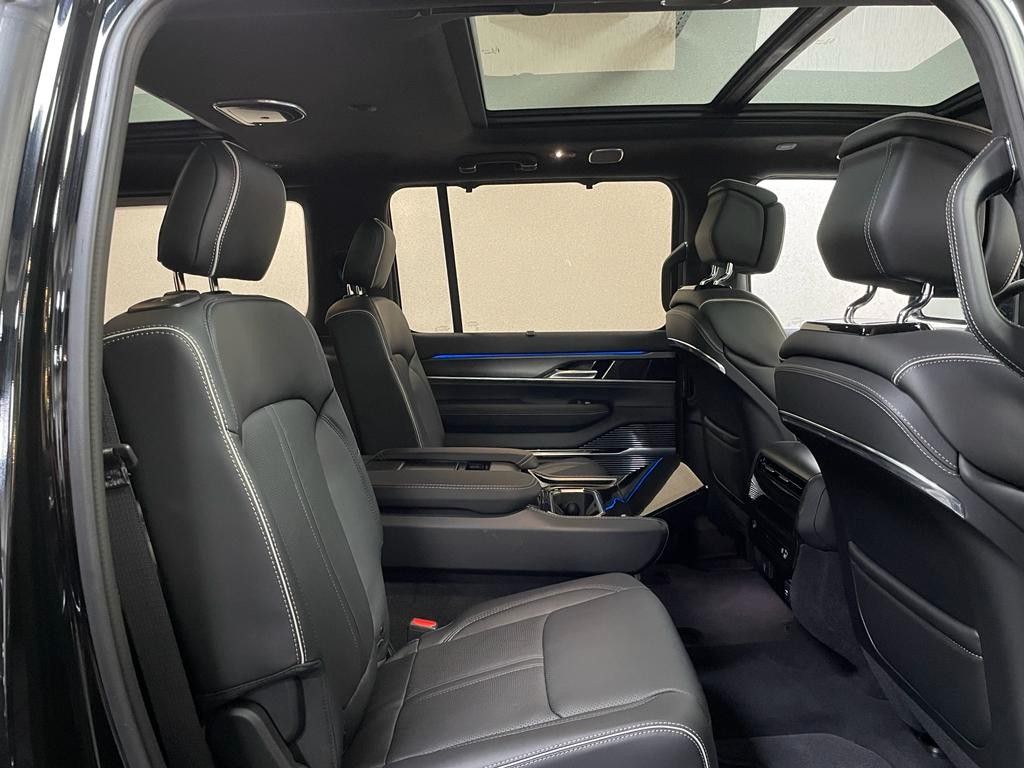 Fahrzeugabbildung Jeep GRAND WAGONEER OBSIDIAN 6.4L V-8  SOFORT!!!