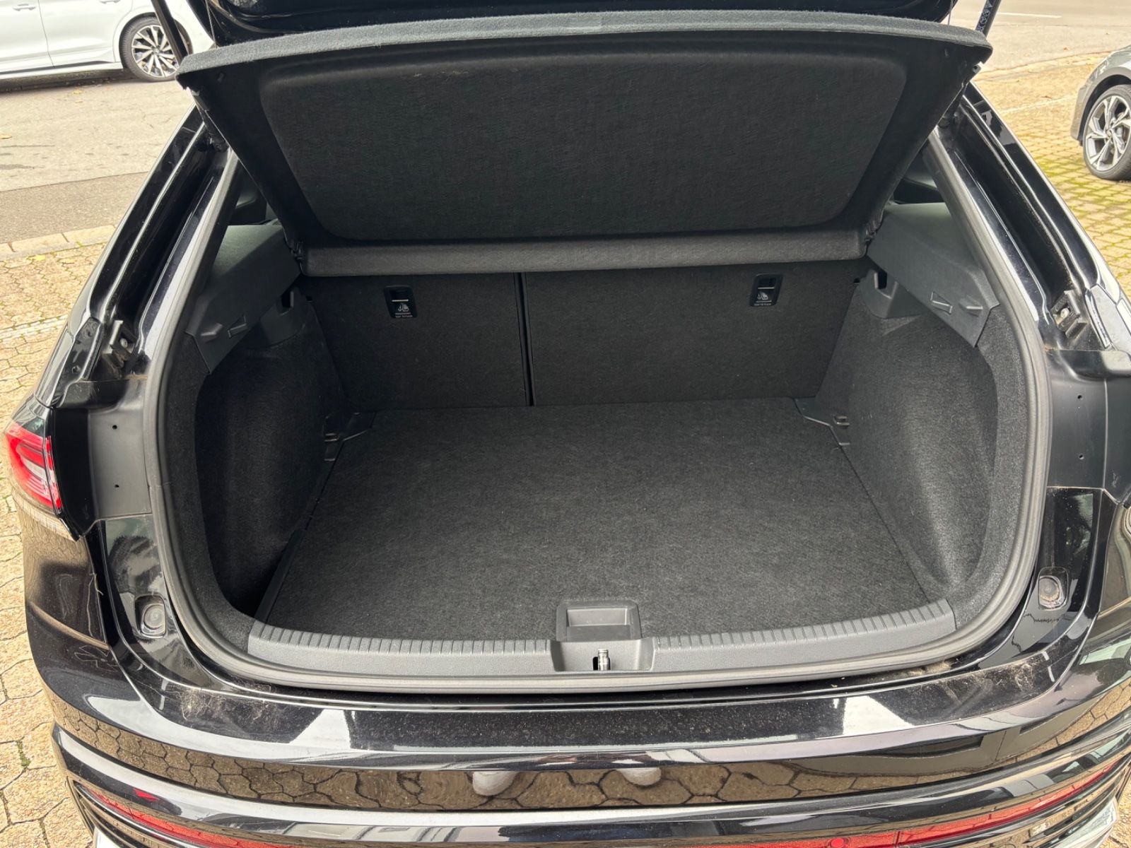 Fahrzeugabbildung Volkswagen Taigo R-Line Kam ACC