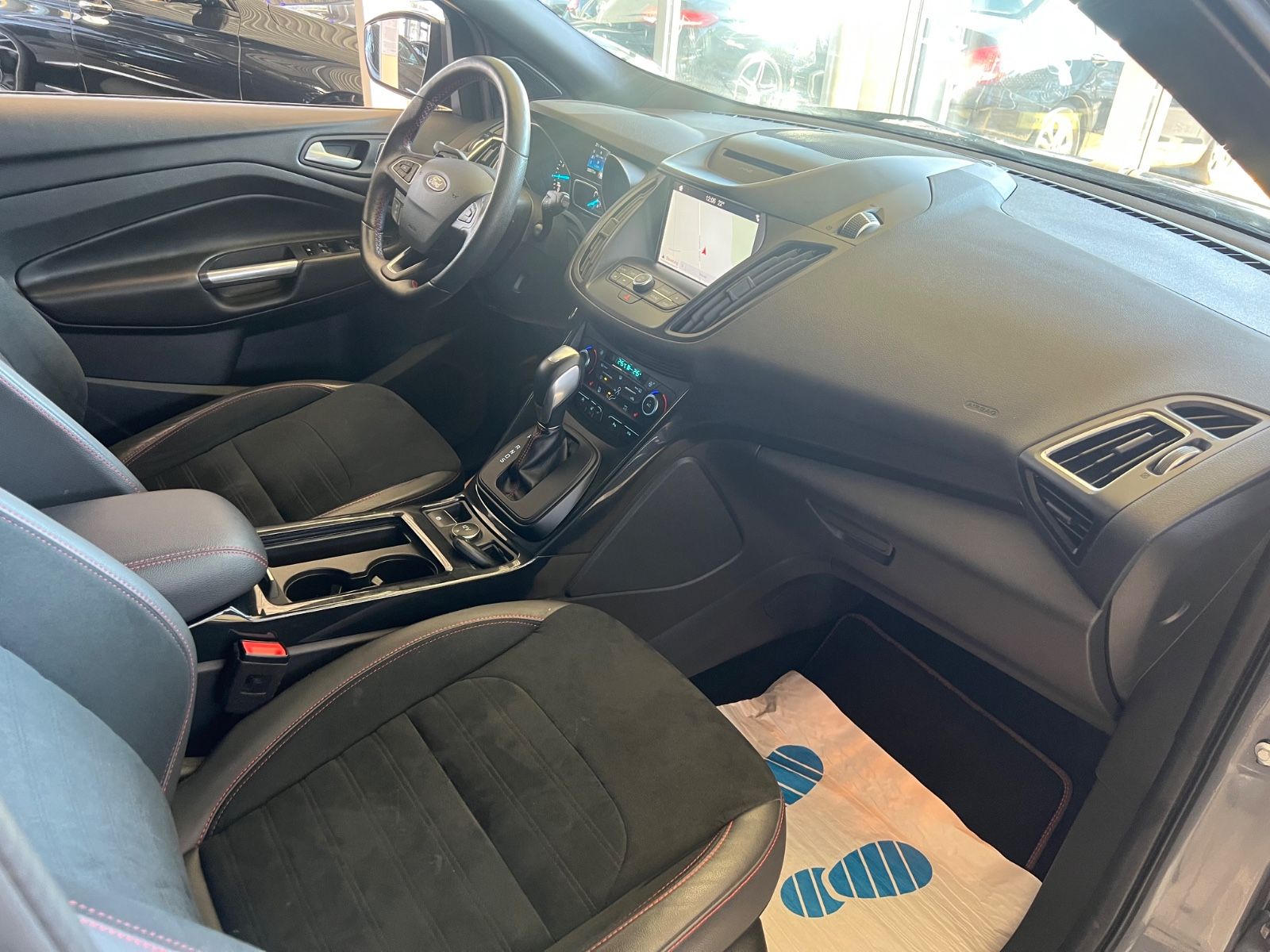 Fahrzeugabbildung Ford Kuga ST-Line Automatik