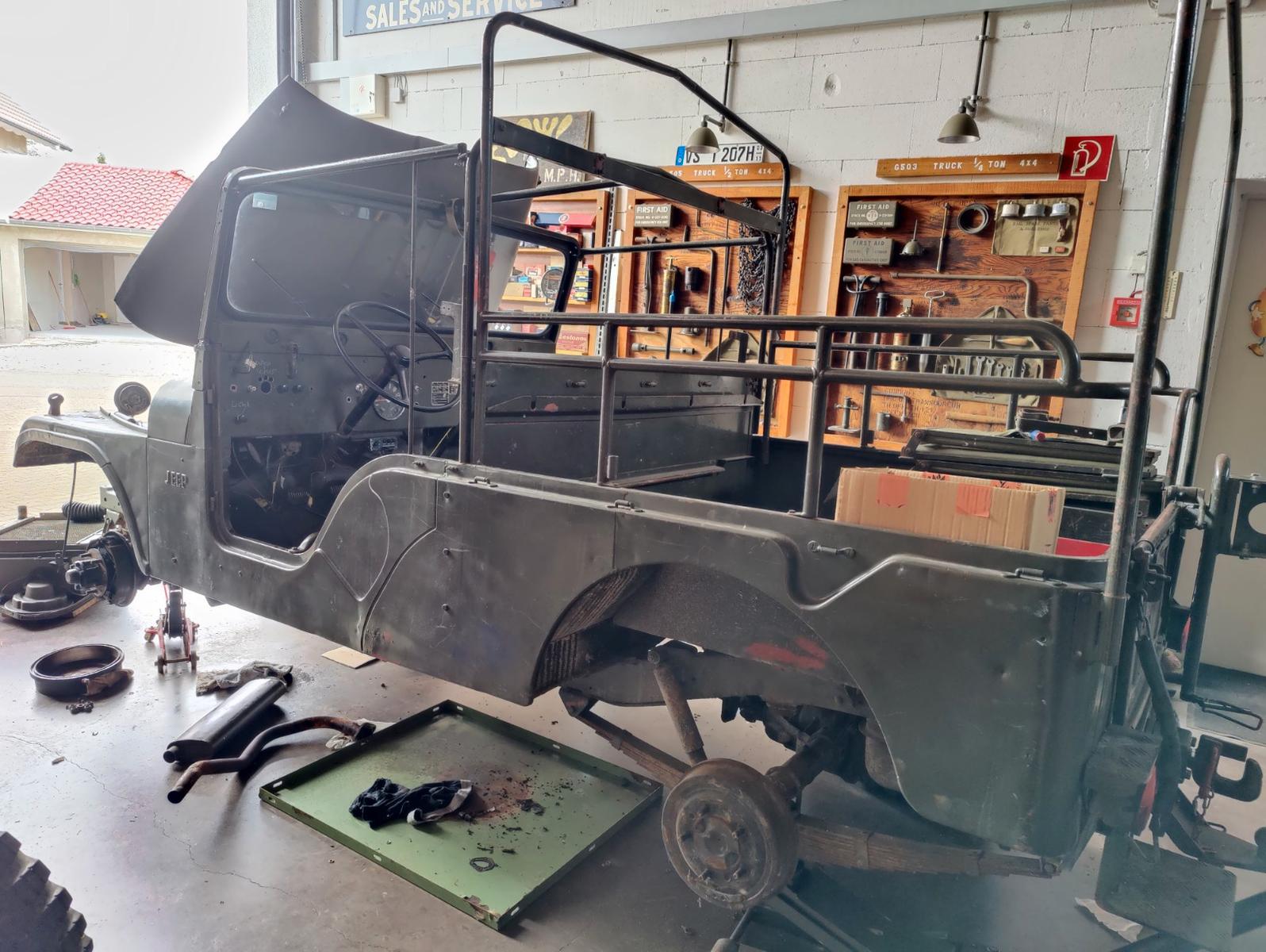 Jeep CJ6 Kaiser, Militär, 6 Sitze, restauriert