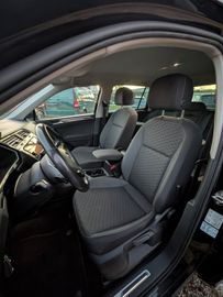 Volkswagen Tiguan - 10