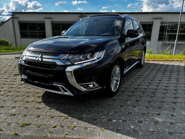 MITSUBISHI Plug-in Hybrid Outlander