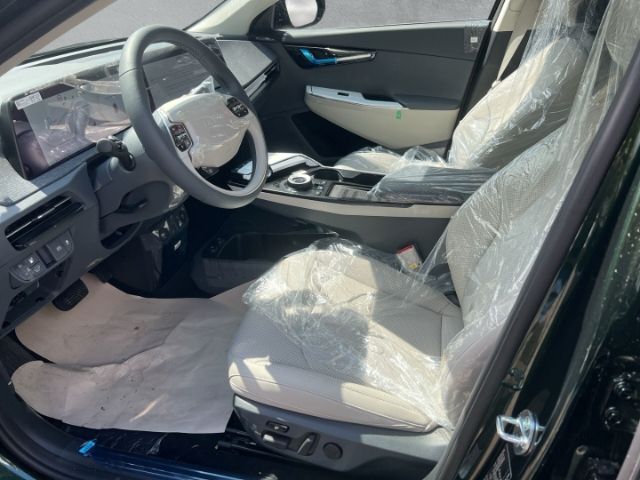 Fahrzeugabbildung Kia EV6 Basis 2WD Elektro 77,4 *WP*AIR*COM*ASS*SND*D