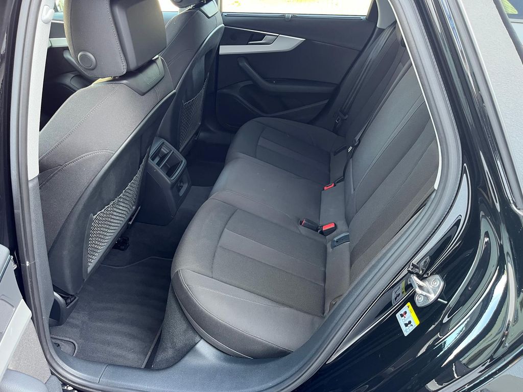 AUDI A4 2024