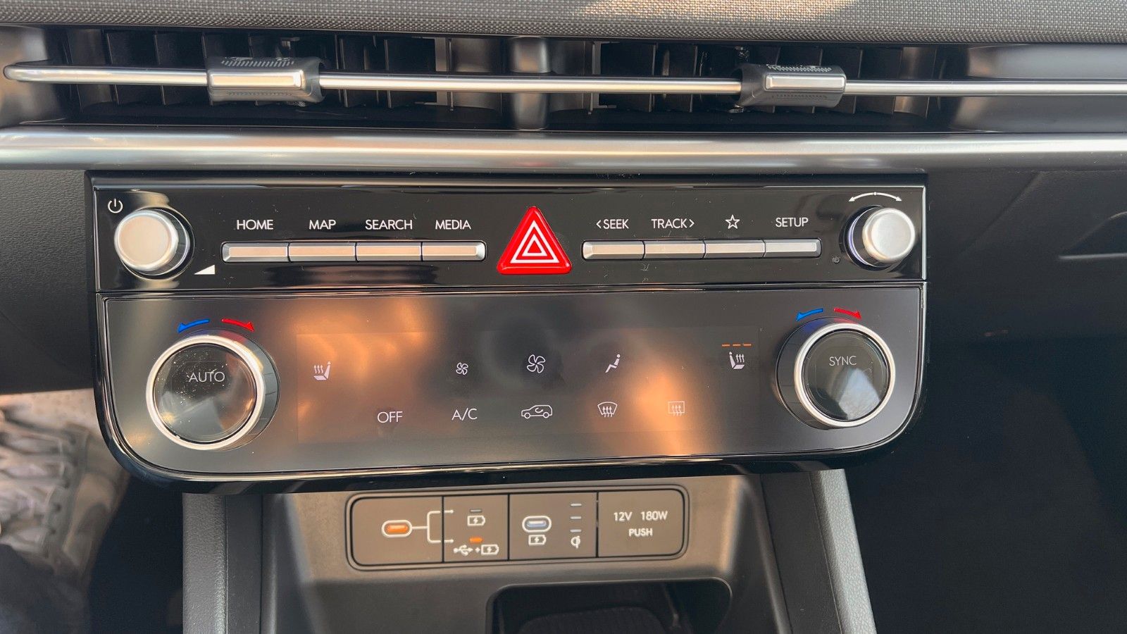 Fahrzeugabbildung Hyundai TUCSON 1.6 CRDi Select FL *Nav*Totwinkl*ACC*LED*