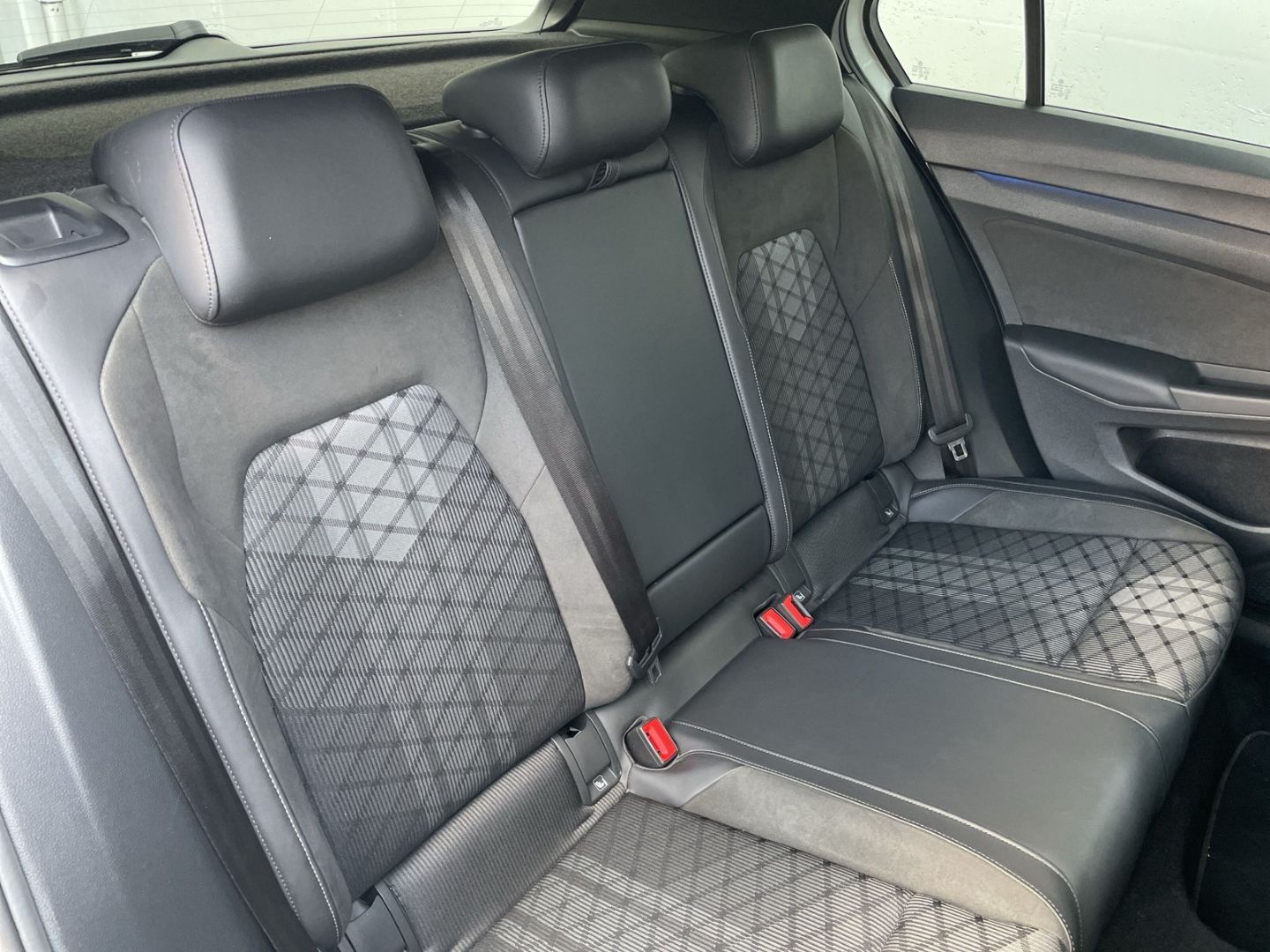 Golf VIII 1.5 eTSI DSG R-Line Pano/Standhzg/Kame