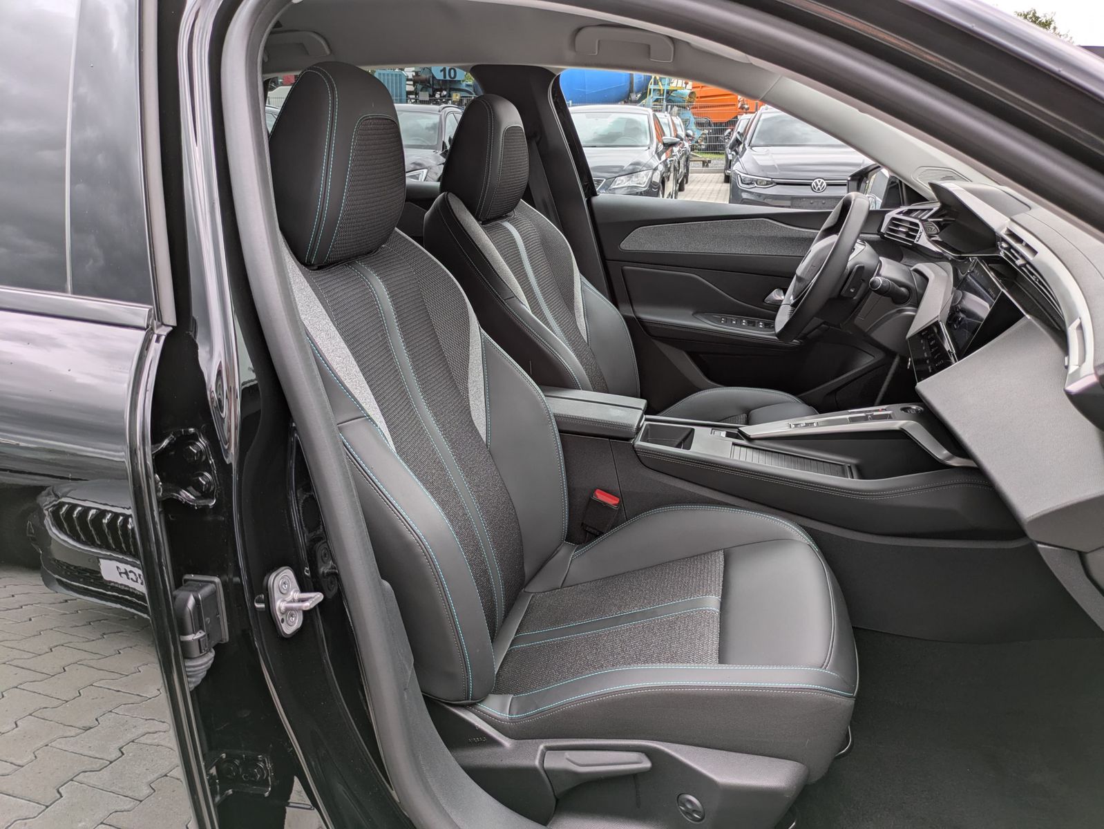 Fahrzeugabbildung Peugeot 308 Allure 1.2 AHK*360°KAMERA*ACC*LED*GARANTIE