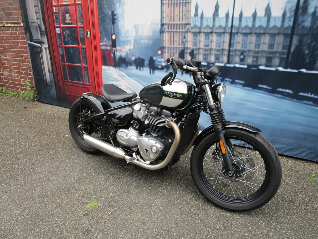 Triumph BOBBER ABS  seitl. KZ-Halter