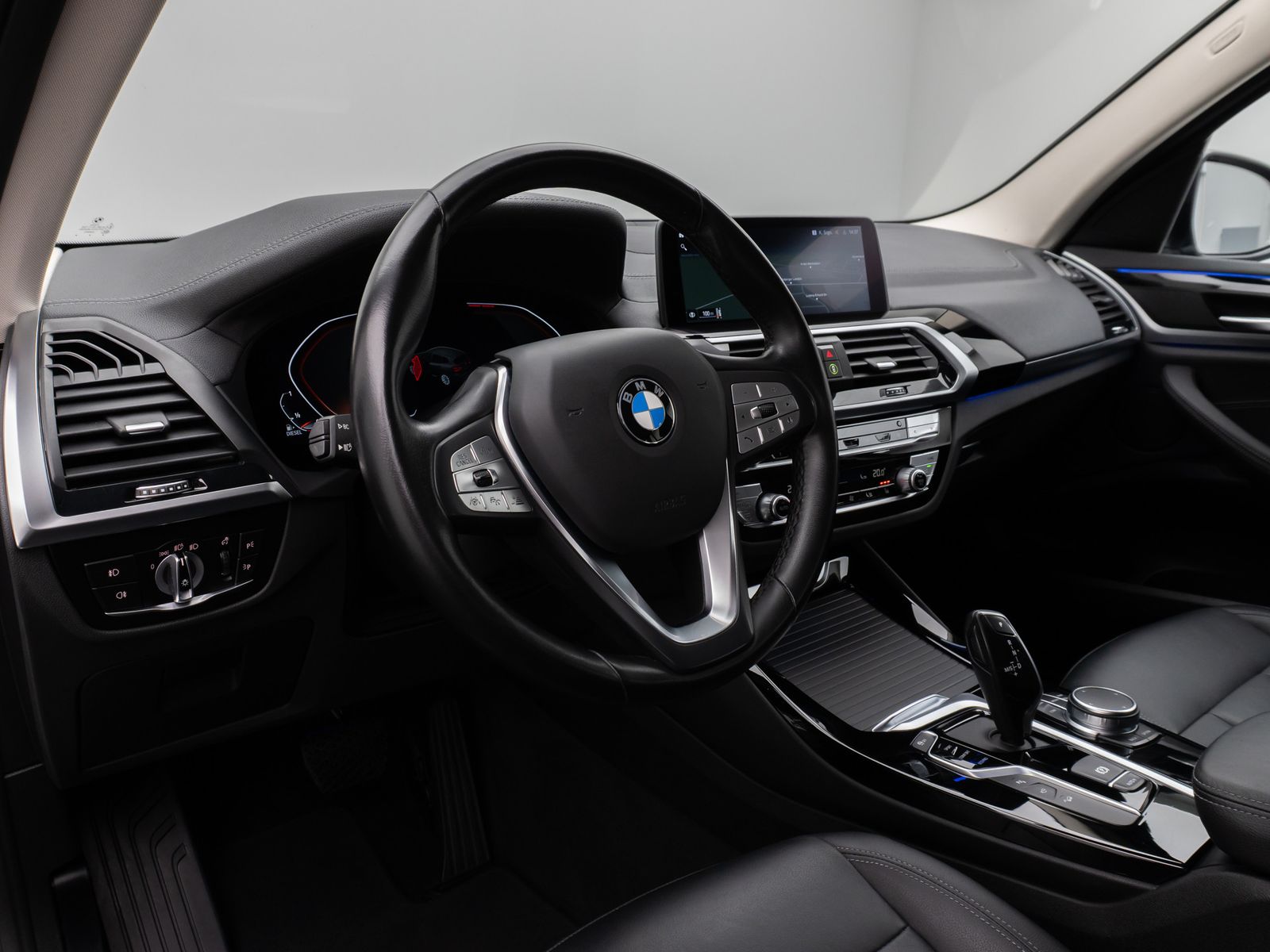 Fahrzeugabbildung BMW X3 xD30d LuxuryLine 360°HUD DAB HiFi AHK Komfort
