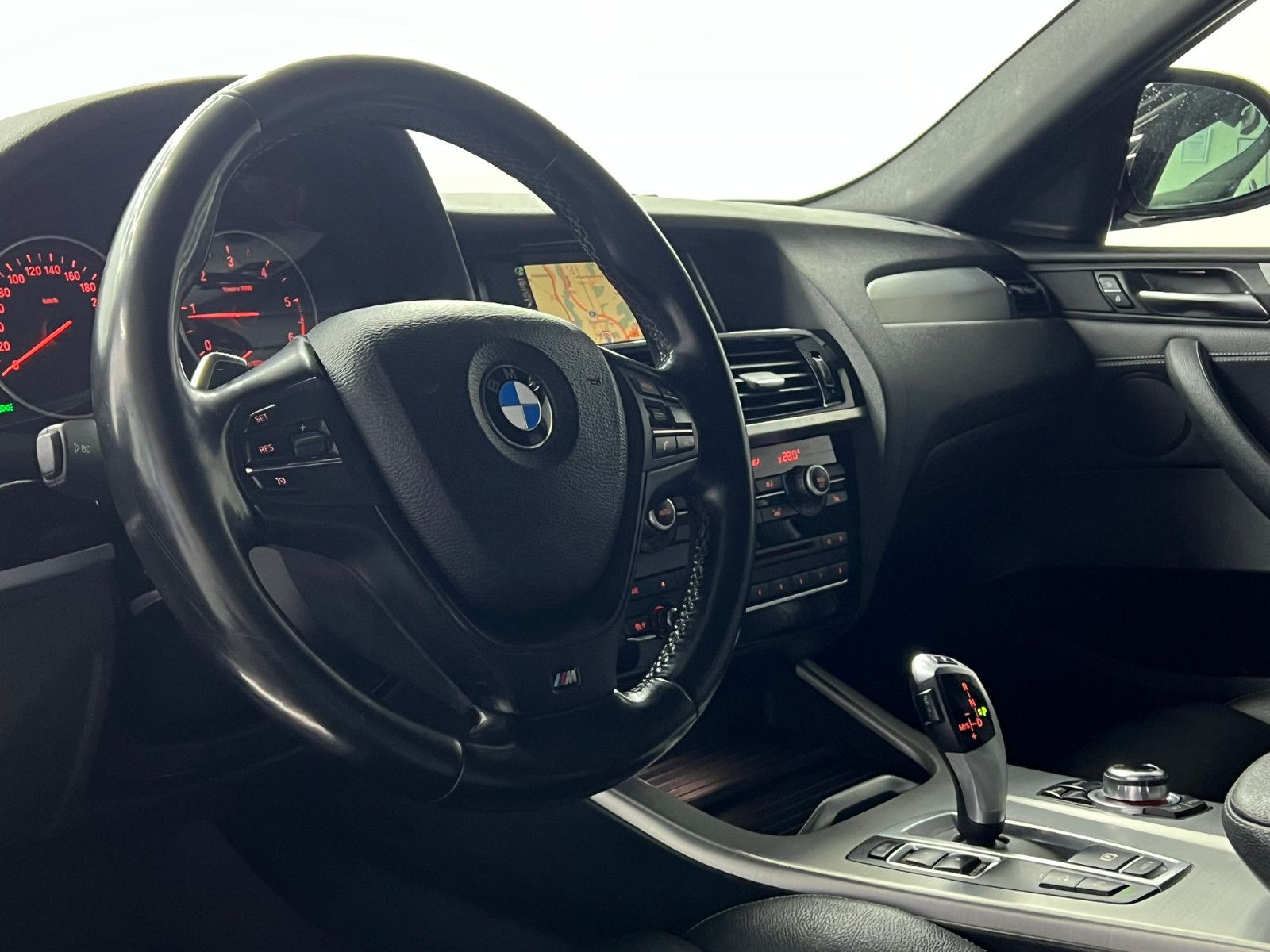 Fahrzeugabbildung BMW X4 xDrive 20 d M SPORT PAKET/LEDER/NAVI/KAMERA