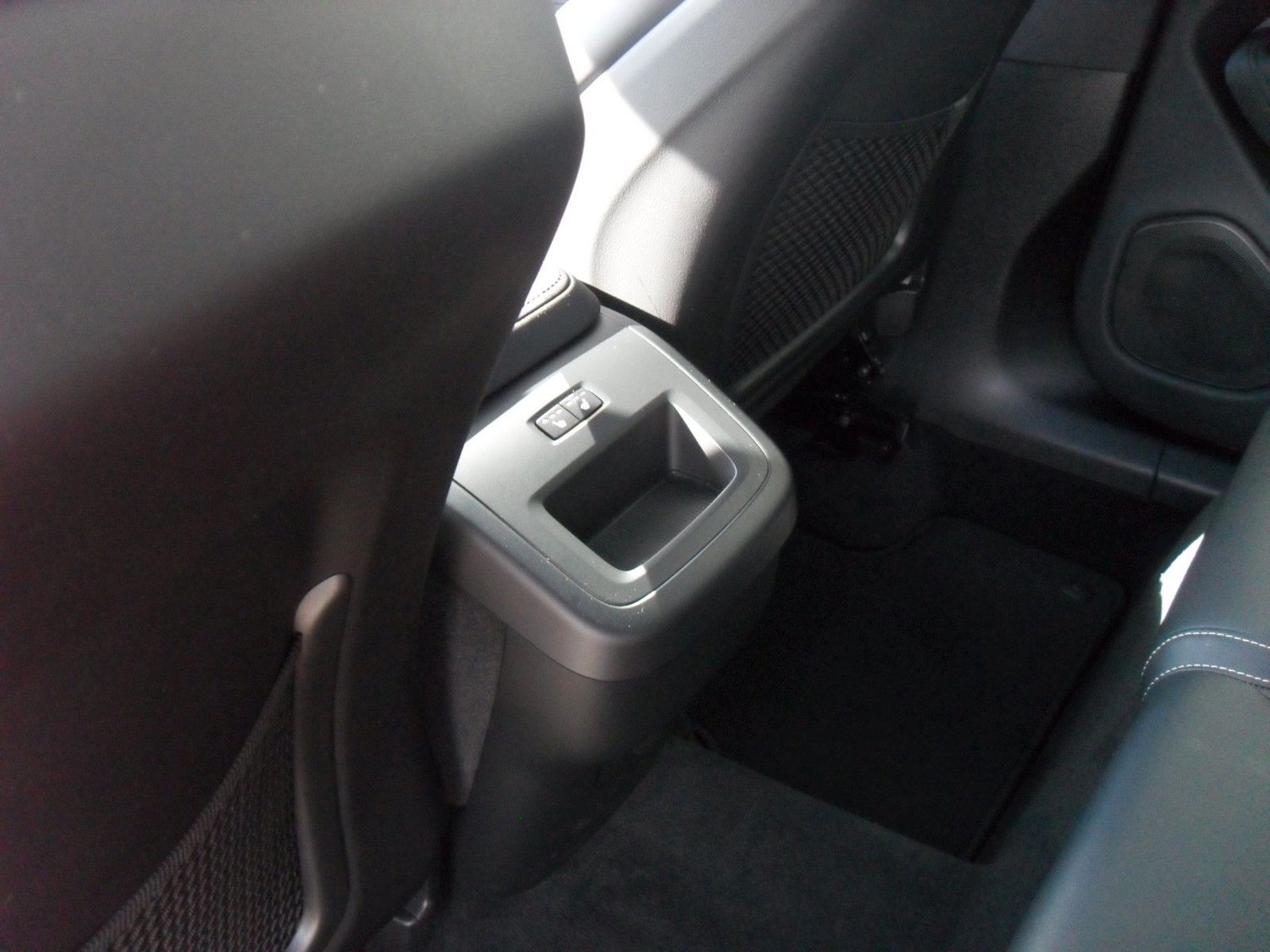 Fahrzeugabbildung Volvo XC 60 B5 Plus Black Edition AWD | Headup