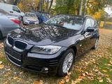 BMW 318 Baureihe 3 Touring 318i - BMW 318 aus 2010: 318i
