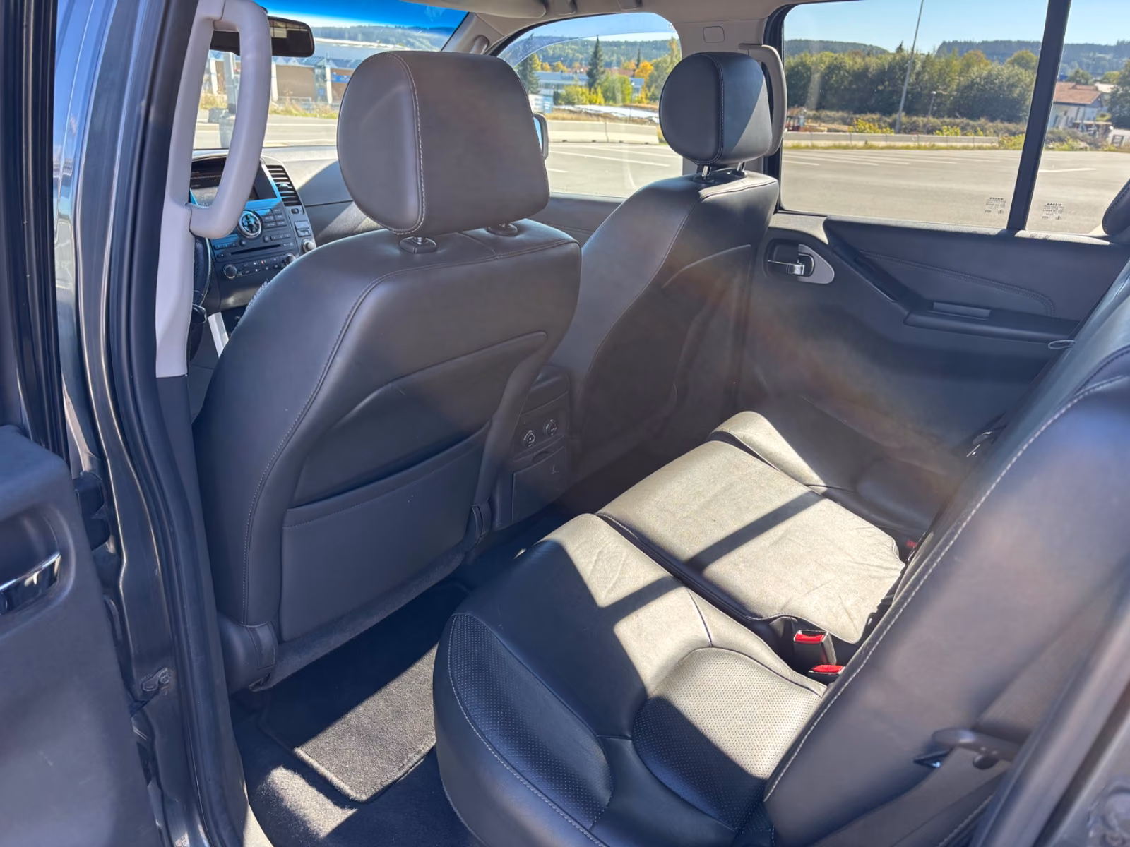 Nissan Pathfinder 3.0 dCi LE | 231 ch | BVA | 7 places | Bose | Toit ouvrant | Cuir chauffant à mémoire | Attelage amovible