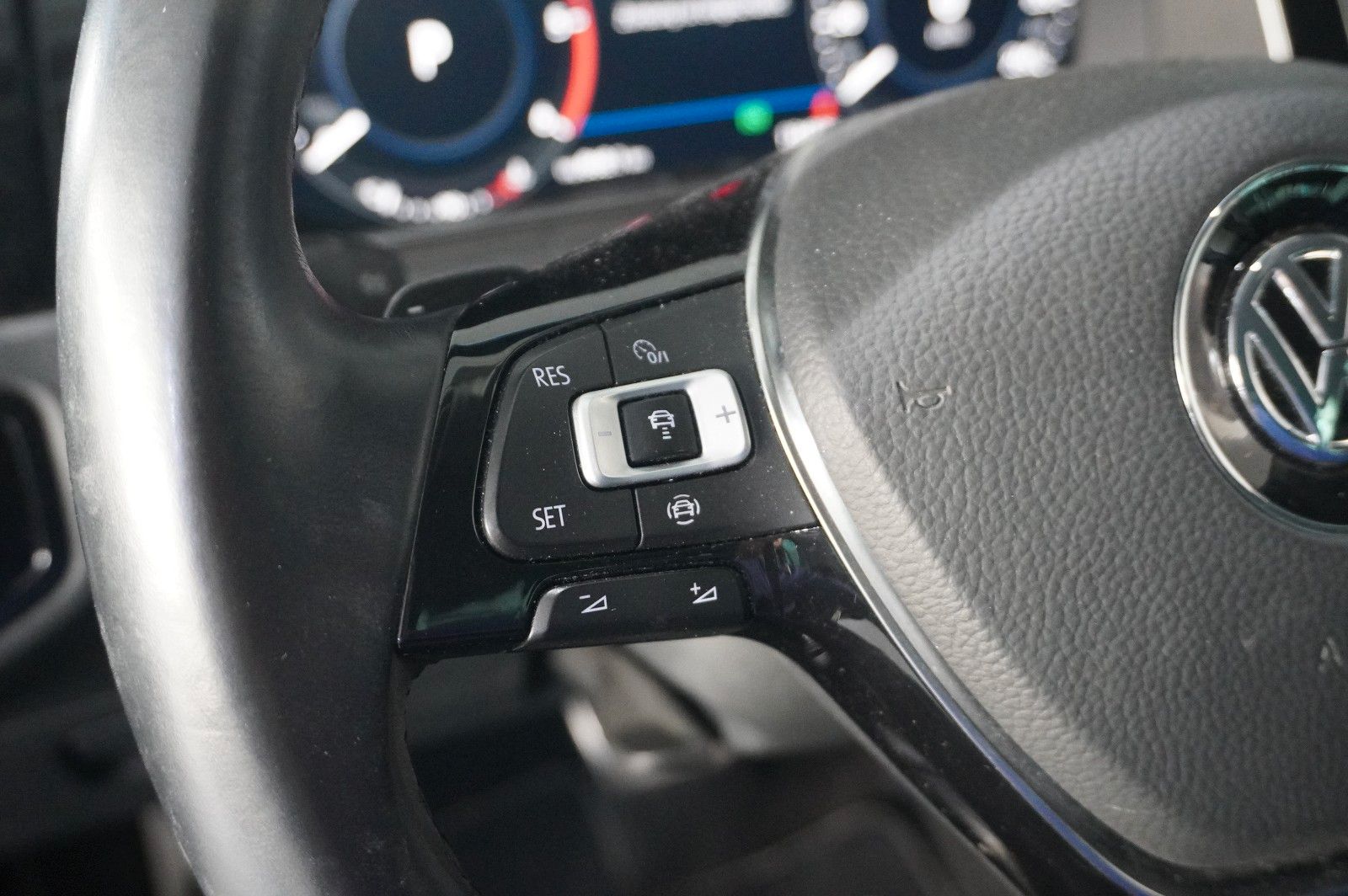 Fahrzeugabbildung Volkswagen Golf VII Lim. 2.0D JOIN NAVI/LED/KAMERA/DYNA./SH