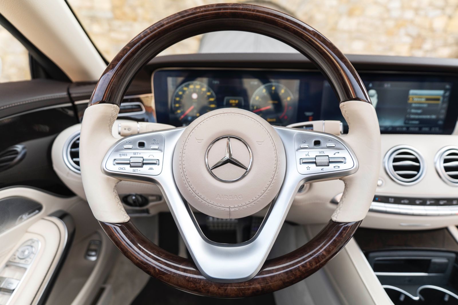 Fahrzeugabbildung Mercedes-Benz S 560 Cabriolet Burmester 360° LED ACC Massage