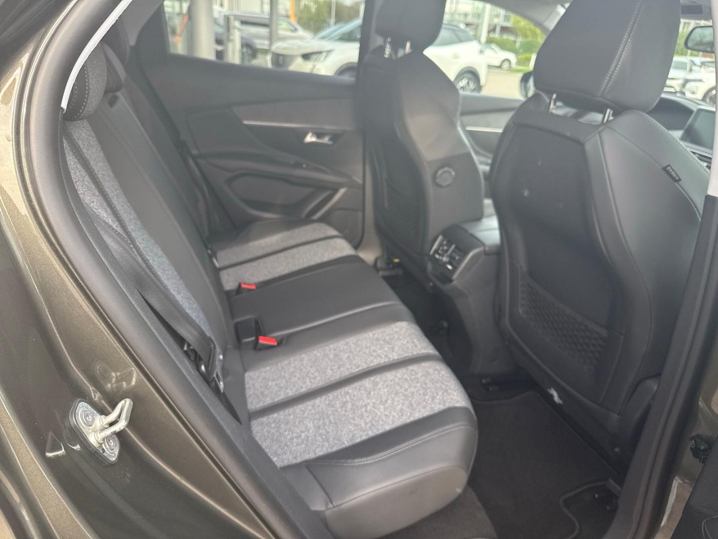 Peugeot 3008 Allure AHK-abnehmbar Navi Allwetter (neu)36