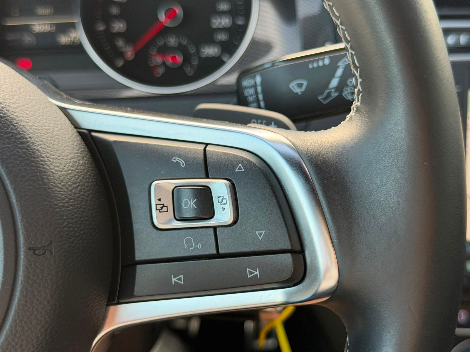 Fahrzeugabbildung Volkswagen Golf VII Lim. GTD DSG Bi-Xenon GRA Navi SHZ PDC