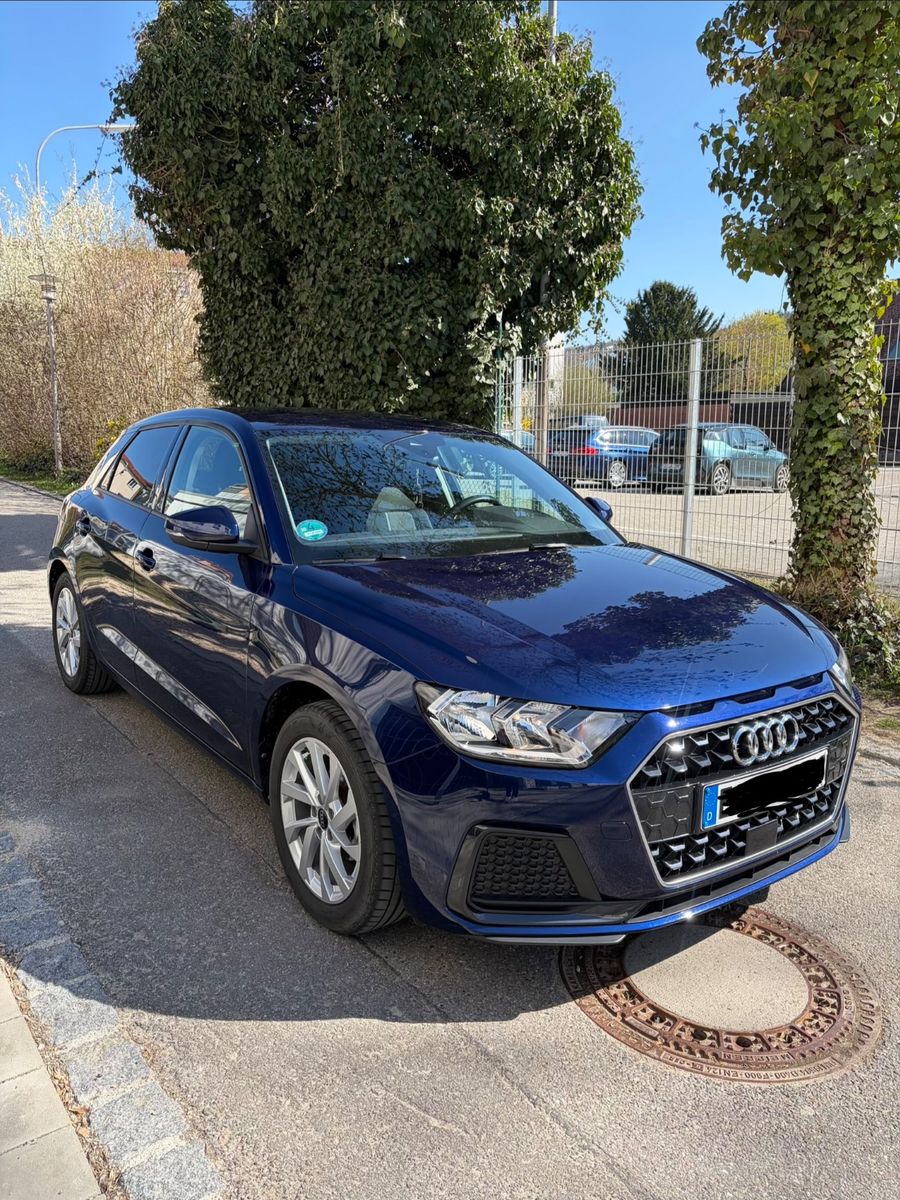 AUDI A1 25 TFSI S tronic Navarablau