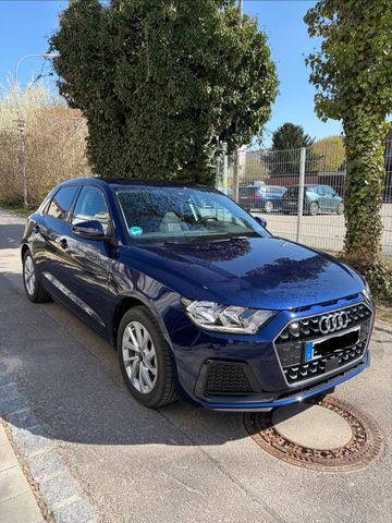AUDI A1 25 TFSI S tronic Navarablau