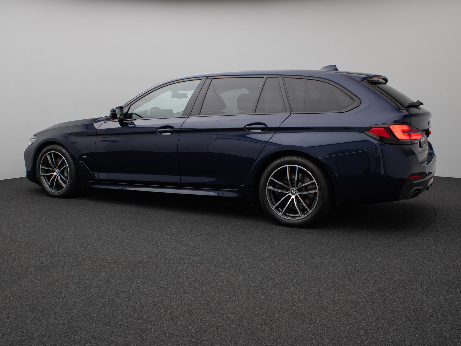 Fahrzeugabbildung BMW 530d M Sport Laser HUD DAB Komfort Alarm 18Zoll