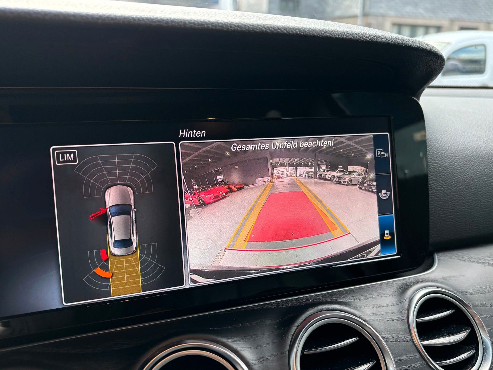 Fahrzeugabbildung Mercedes-Benz E 220d *Ambiente*Kamera*ACC*LED*SHZ