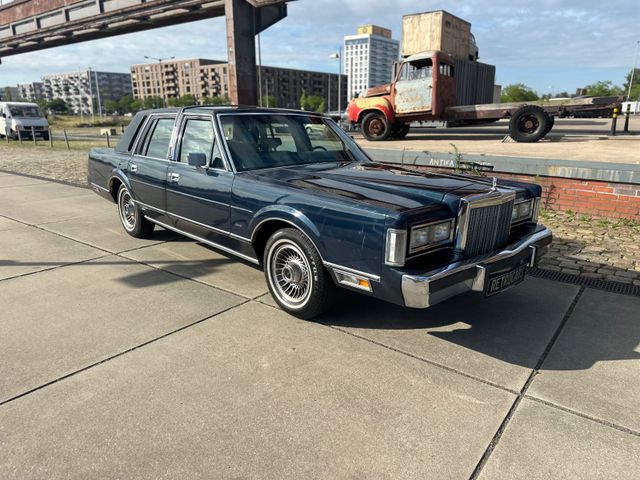 Lincoln Town Car