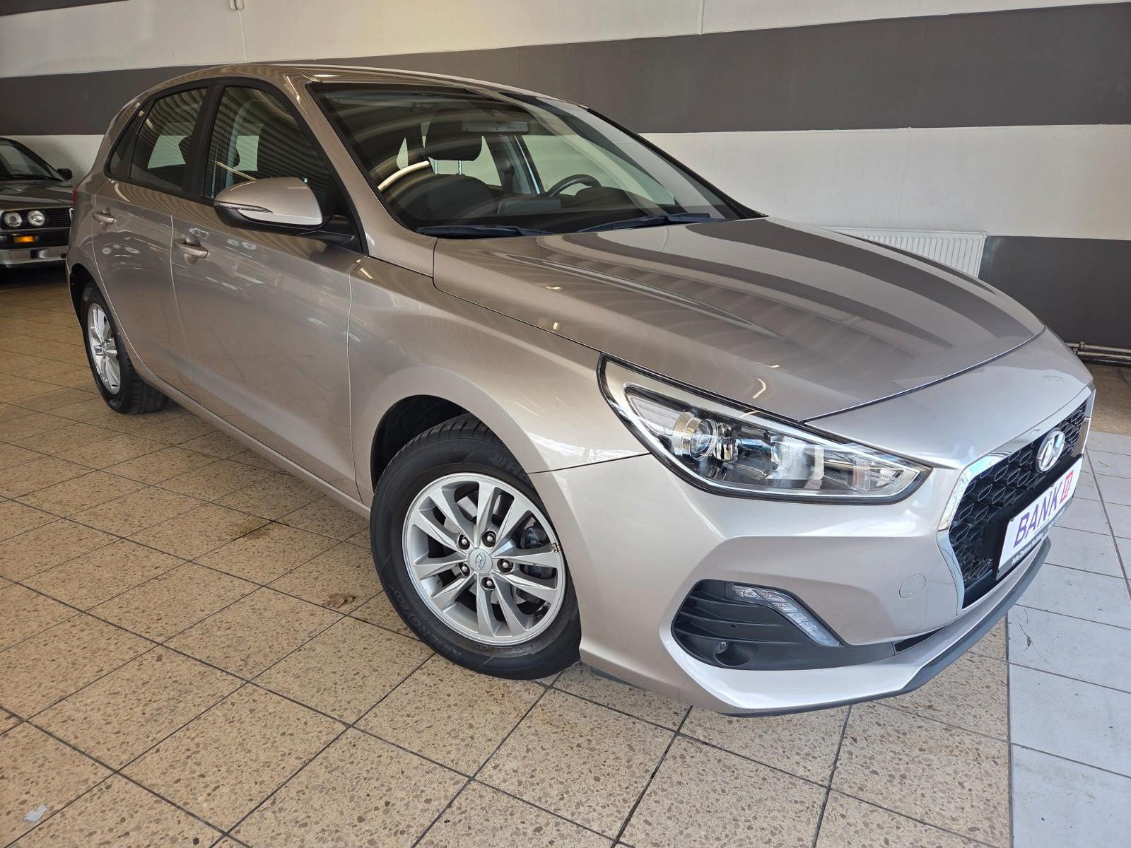Hyundai i30 1.4 Trend *SHZ*PDC*KAMERA*TEMPO*