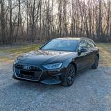 Audi A4 35 TFSI Avant - Mythosschwarz Metallic - mit Benzin-Antrieb: Schwarz, Kombi, mit Klimaanlage, Metallic