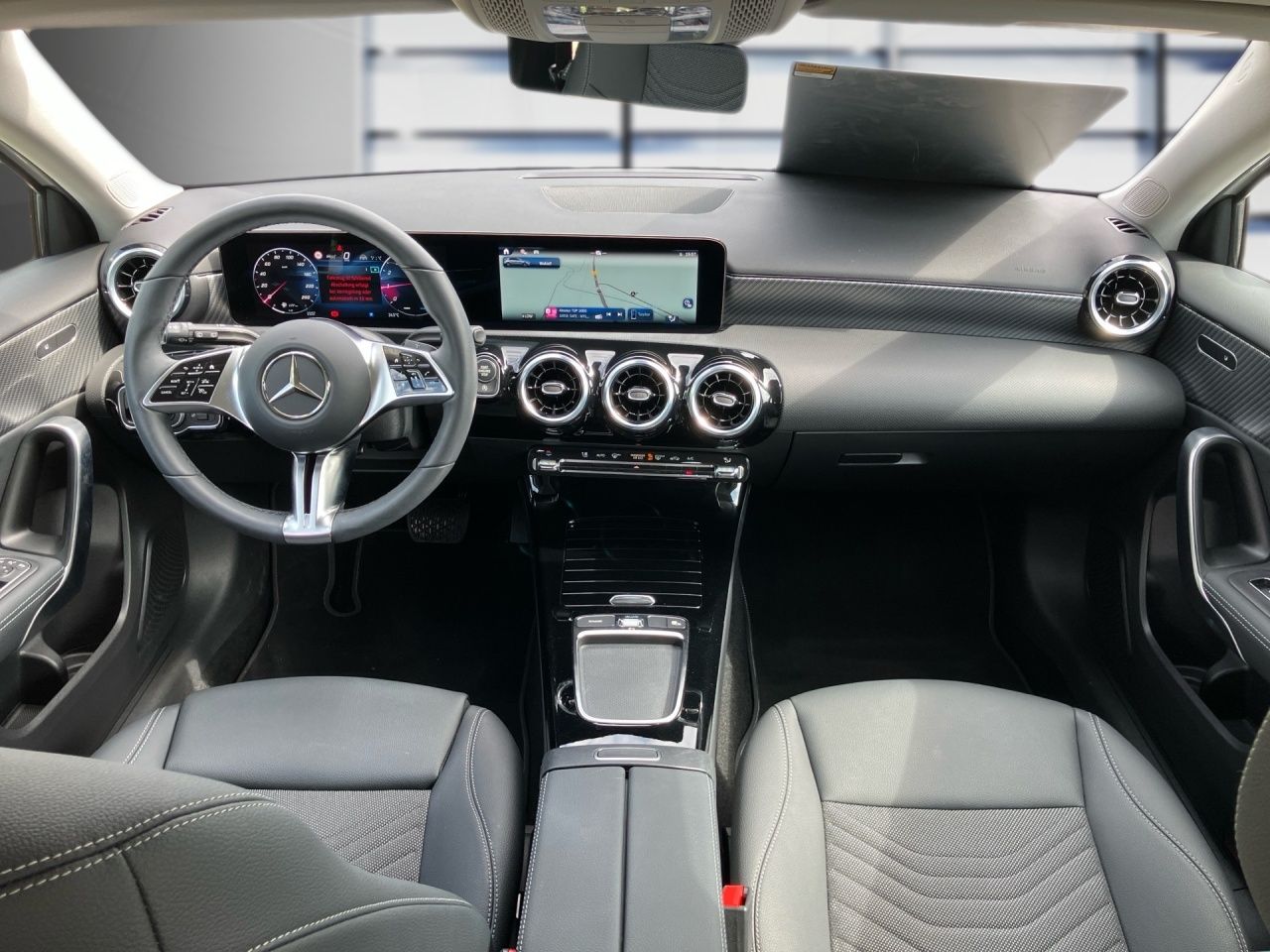 Fahrzeugabbildung Mercedes-Benz A 220 4M ALLRAD+AHK+DISTRONIC+MULTIB+LHZG+360°++