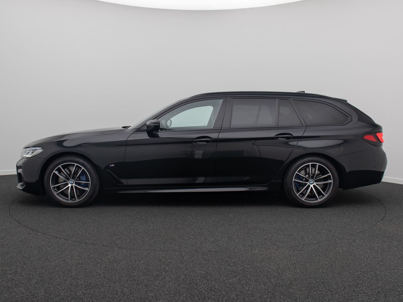 Fahrzeugabbildung BMW 540d xD M Sport DAB HUD DisplayKey Panorama HiFi