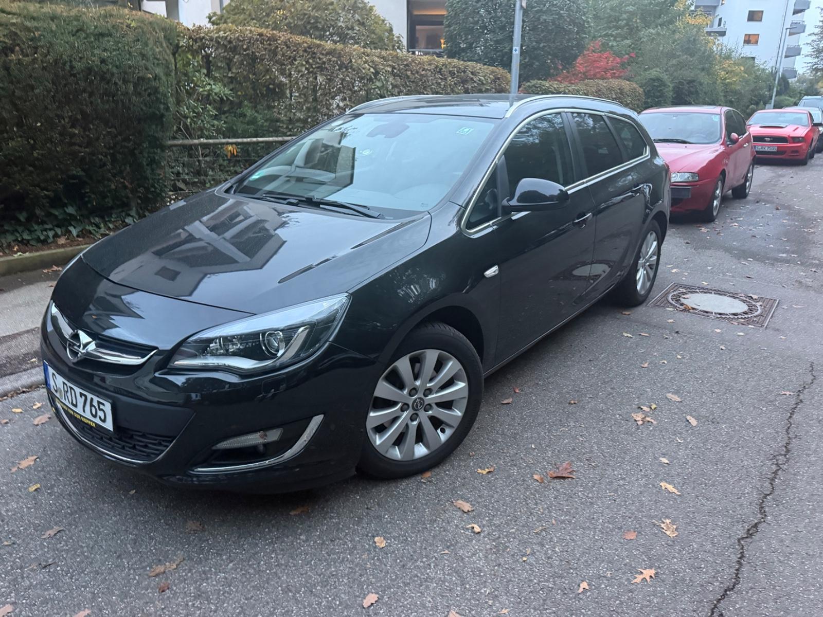 Opel Astra 2014 — rear view