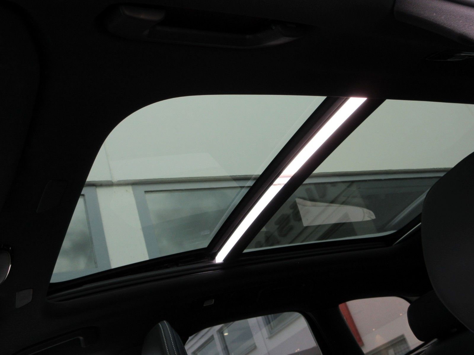 Fahrzeugabbildung Volvo XC 60 B5 Plus Dark AWD