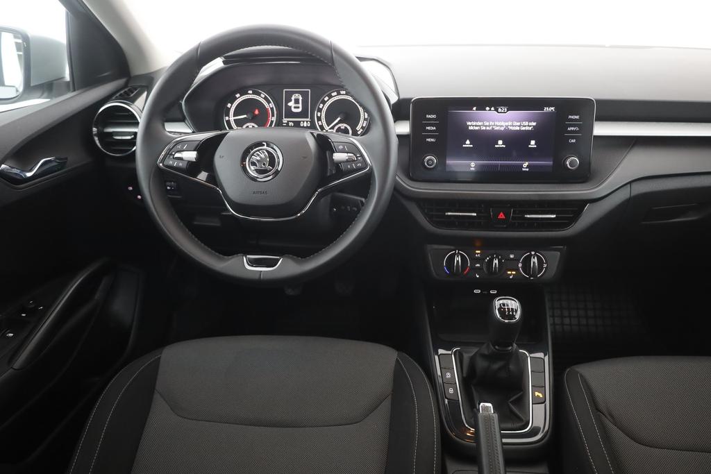 Skoda Fabia 2022 г. Серебристый, пробег 32399 км