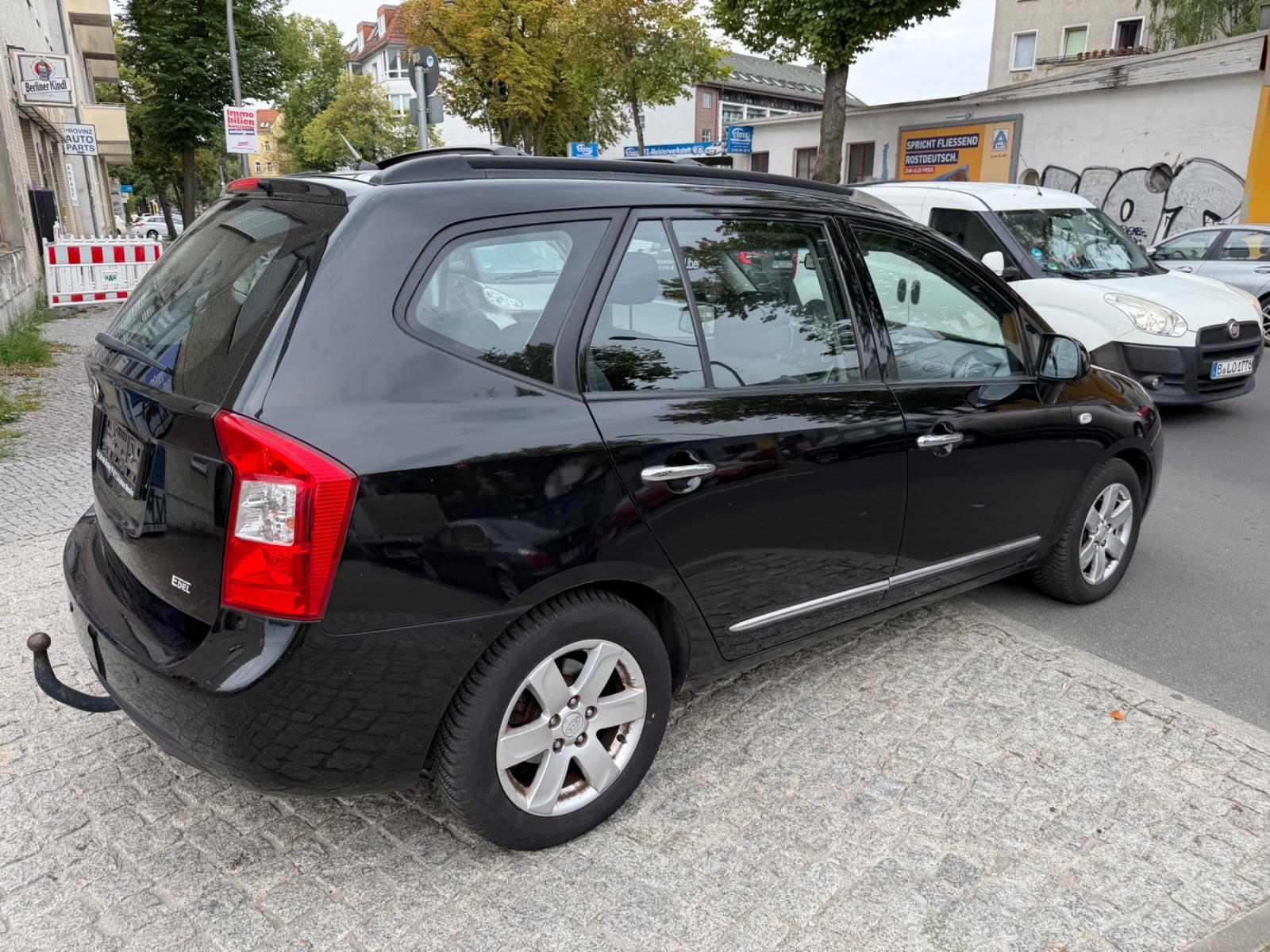 Kia Carens 2009 — interior
