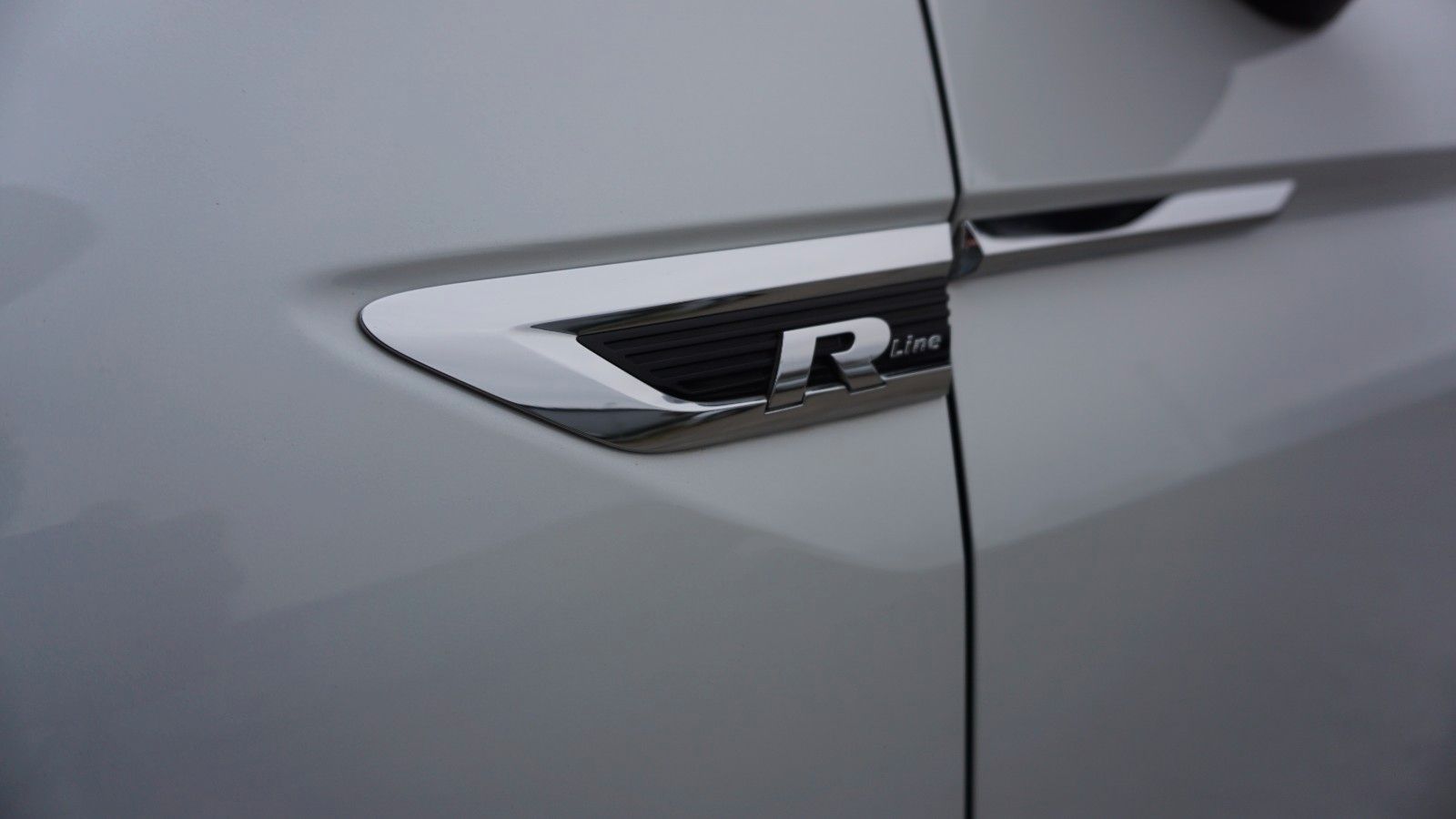 Fahrzeugabbildung Volkswagen Tiguan Highline 4M R-Line Panorama,Navi,LED,AHK