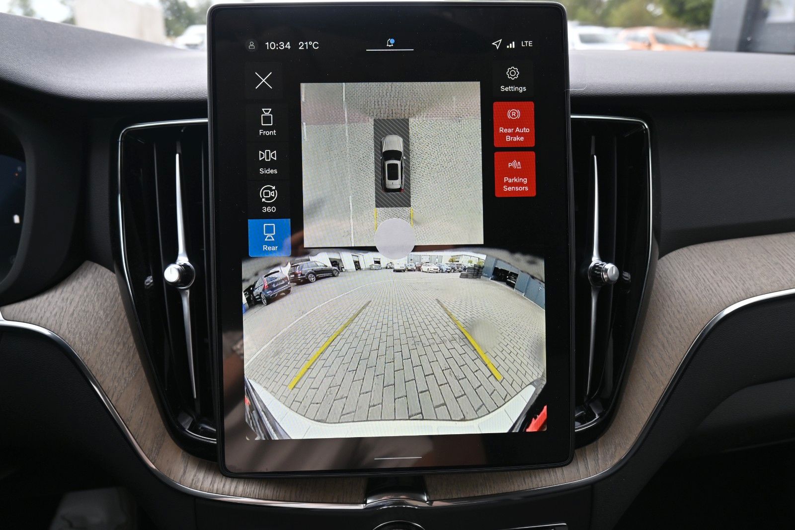 Fahrzeugabbildung Volvo XC60 B5 AWD Plus Dark*FSHZG*360°*ACC*AHK