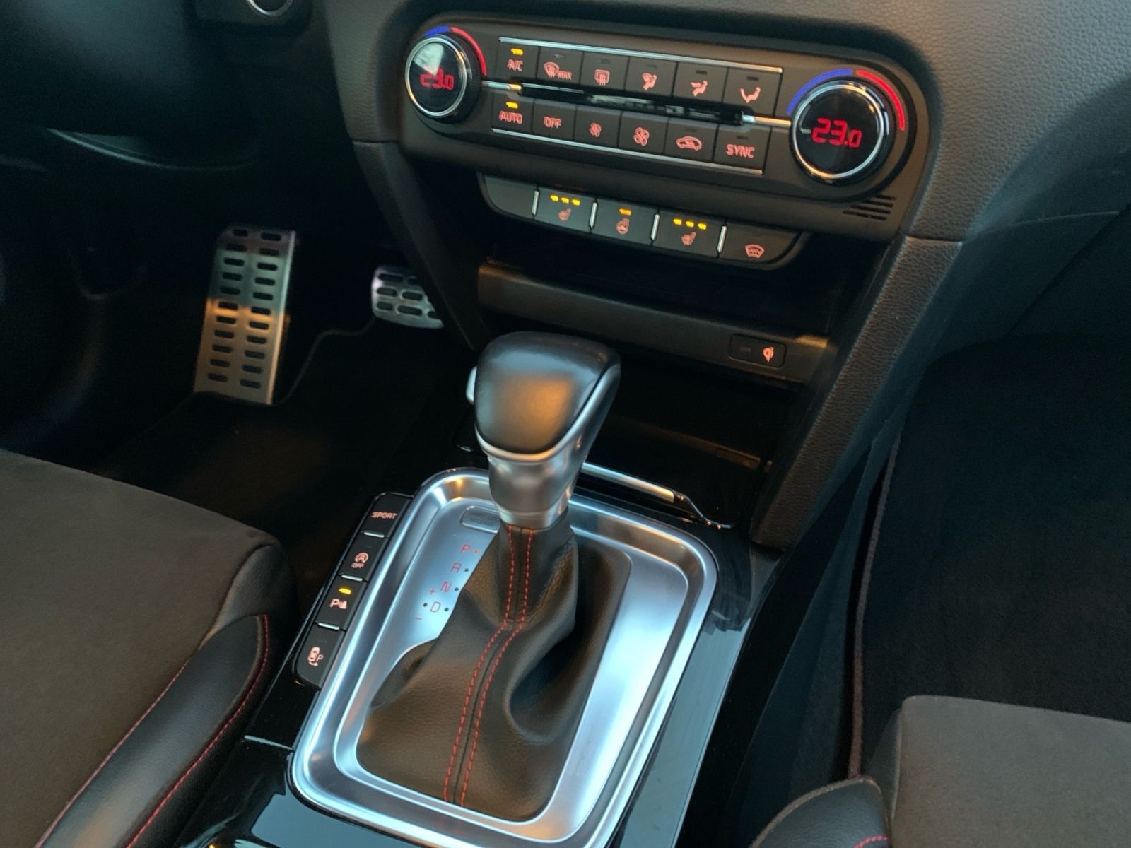 Fahrzeugabbildung Kia Proceed 1.6 T-GDI 7-DCT GT AHK Sportauspuff