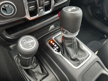 Jeep WRANGLER MY25 Sahara 4x4 AT8 LED KAMERA NAVI