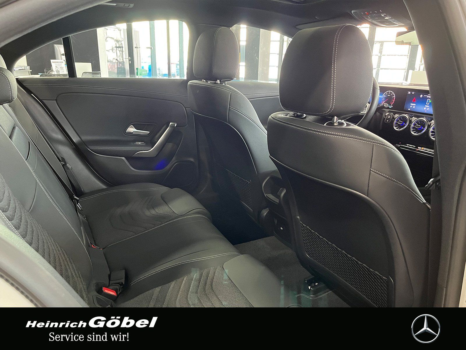 Fahrzeugabbildung Mercedes-Benz CLA 180 PROGRESSIVE+PANO+TOTWINKEL+AMBIENTE+LED