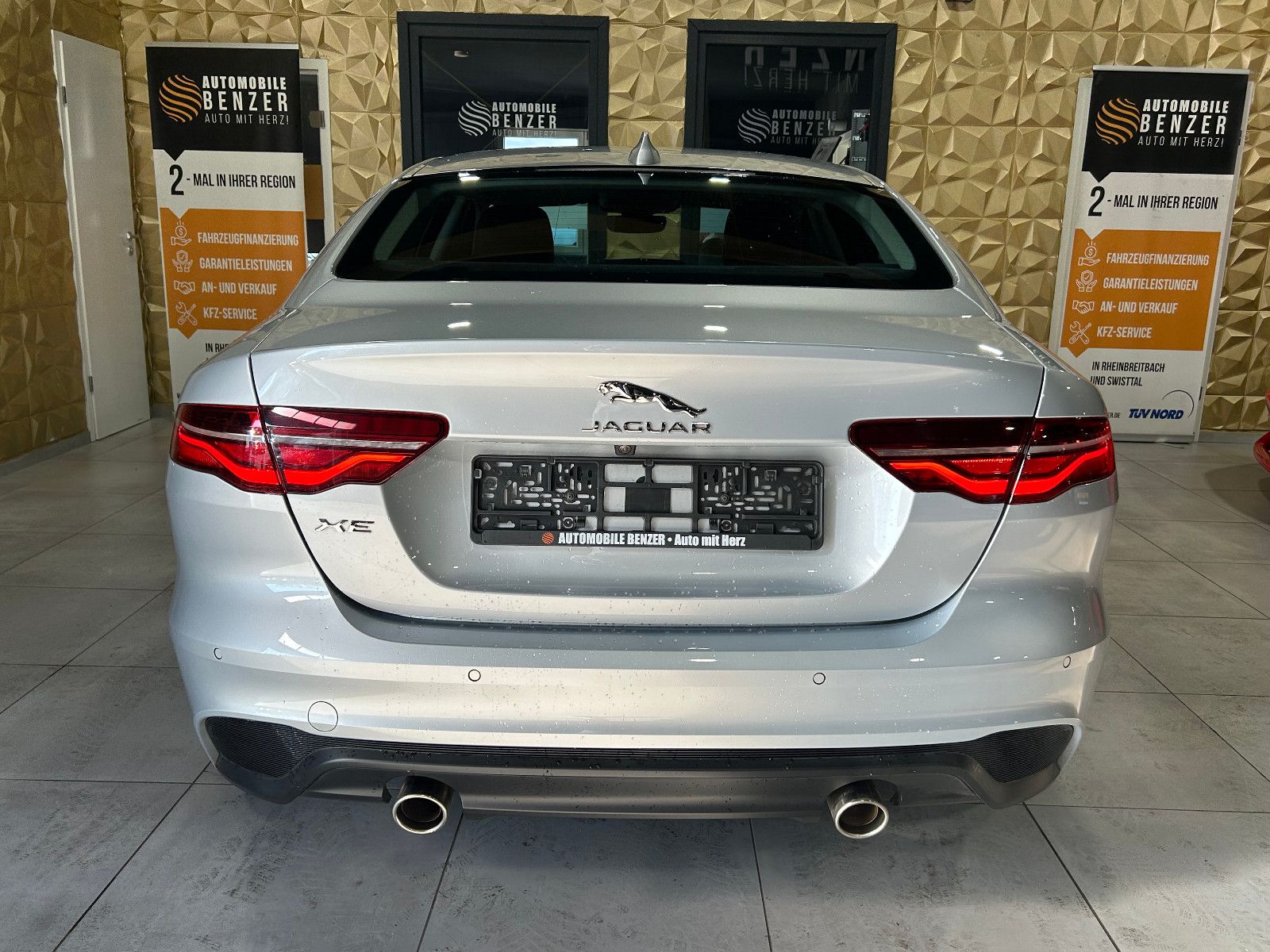 Fahrzeugabbildung Jaguar XE S/APPLE/KAMERA/SHZ/KLIMA/1.HAND