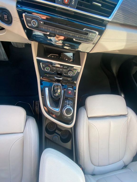 BMW 220 i AT/LUXURY/AHK/SPORTSITZE/RFK/LED/LHZ, Bild 6