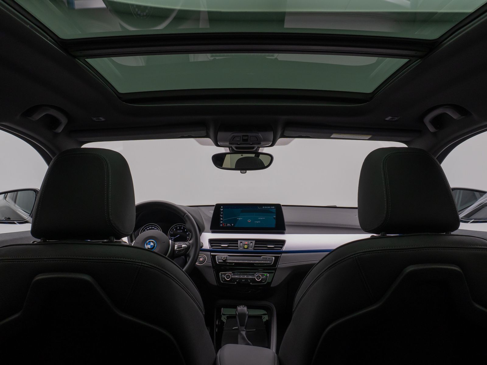 Fahrzeugabbildung BMW X2 xD25e M Sport HUD DAB Kamera Alarm Panorama